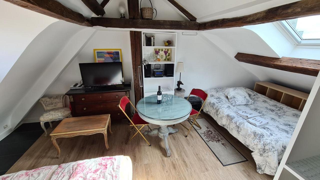 Appartement Coeur De Paris Avec Vue Sur Les Toits Exterior foto